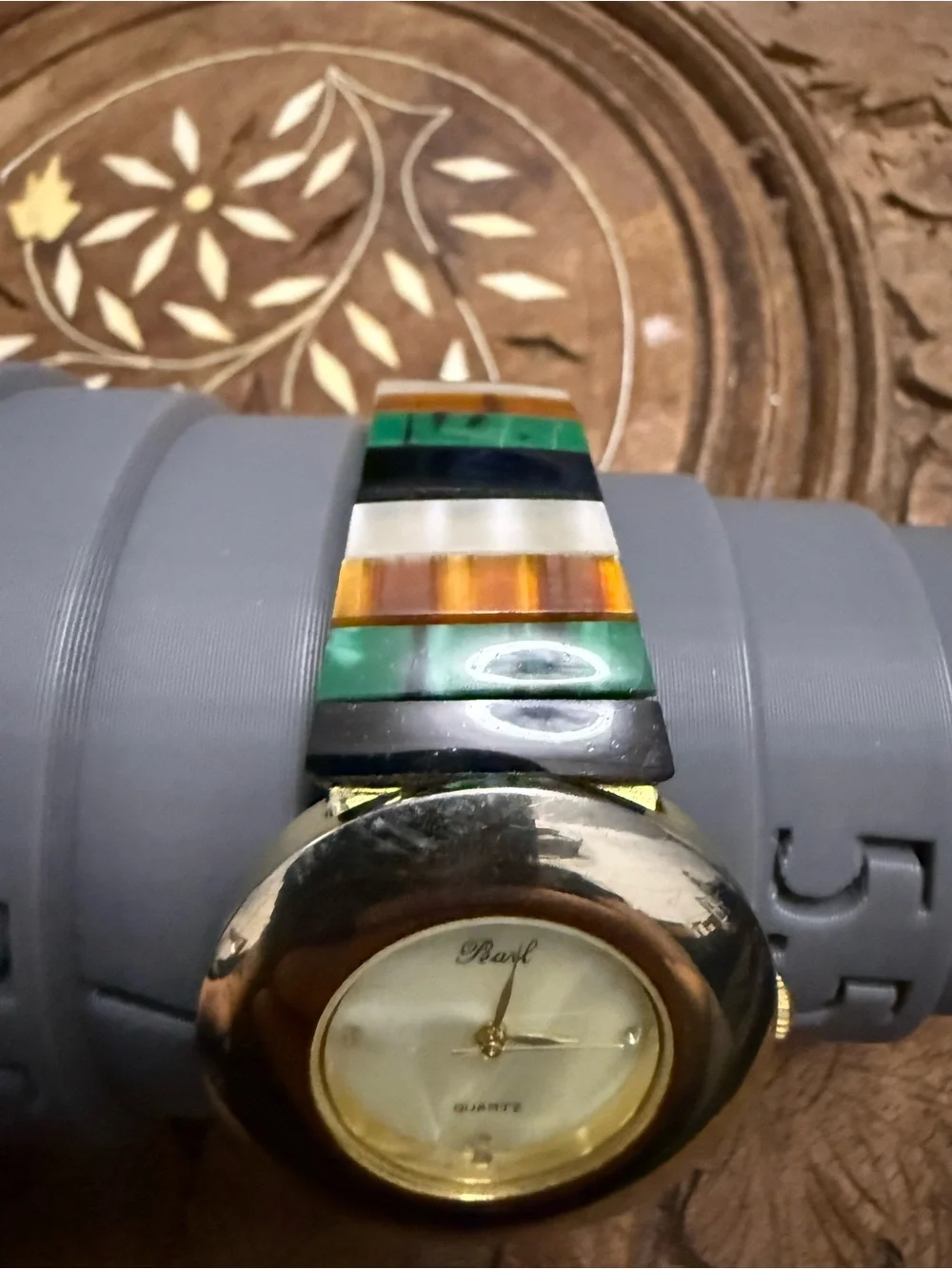 Vintage Pearl Quartz Women's Round gold Tone Watch with multi colored marble